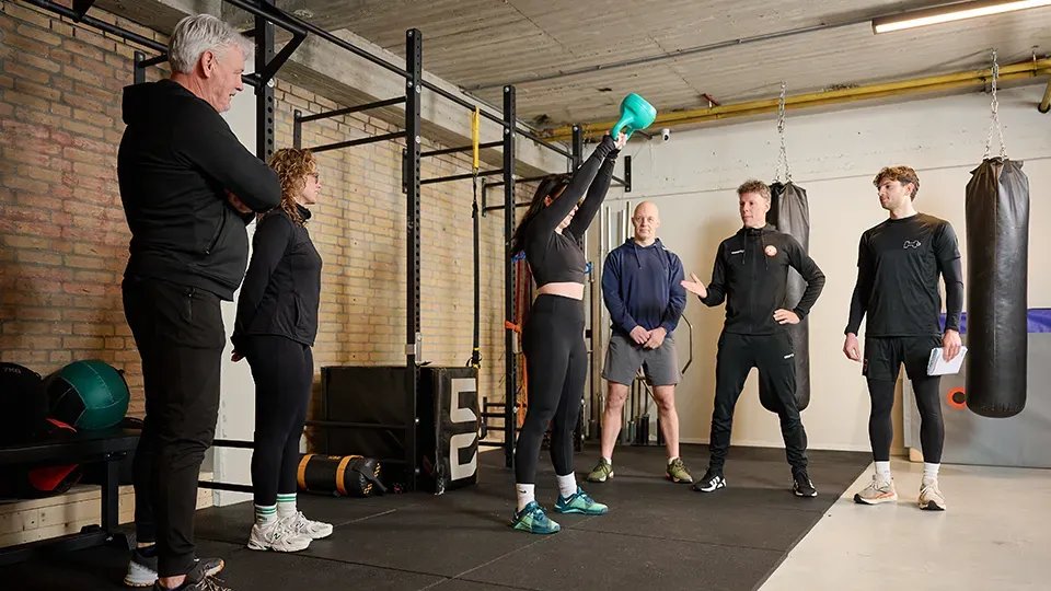Praktijkles tijdens de opleiding Fitnesstrainer A