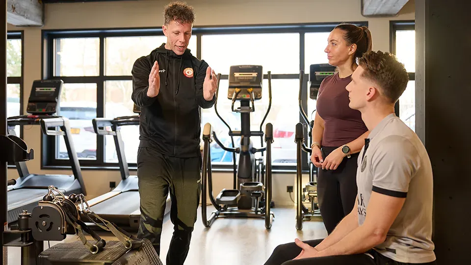 Praktijkles tijdens de opleiding Fitnesstrainer A