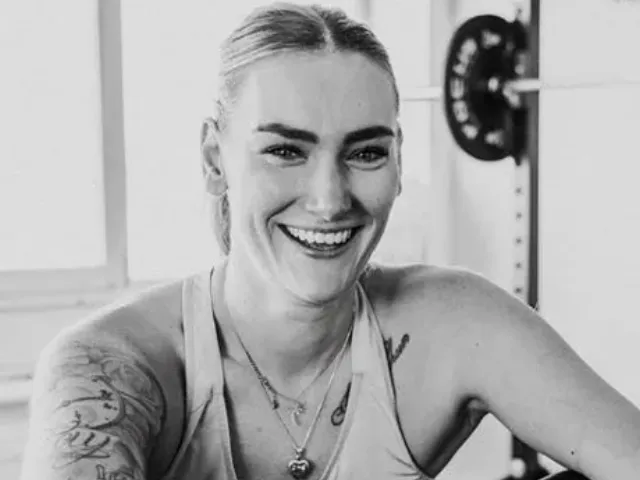 Esra Kamstra